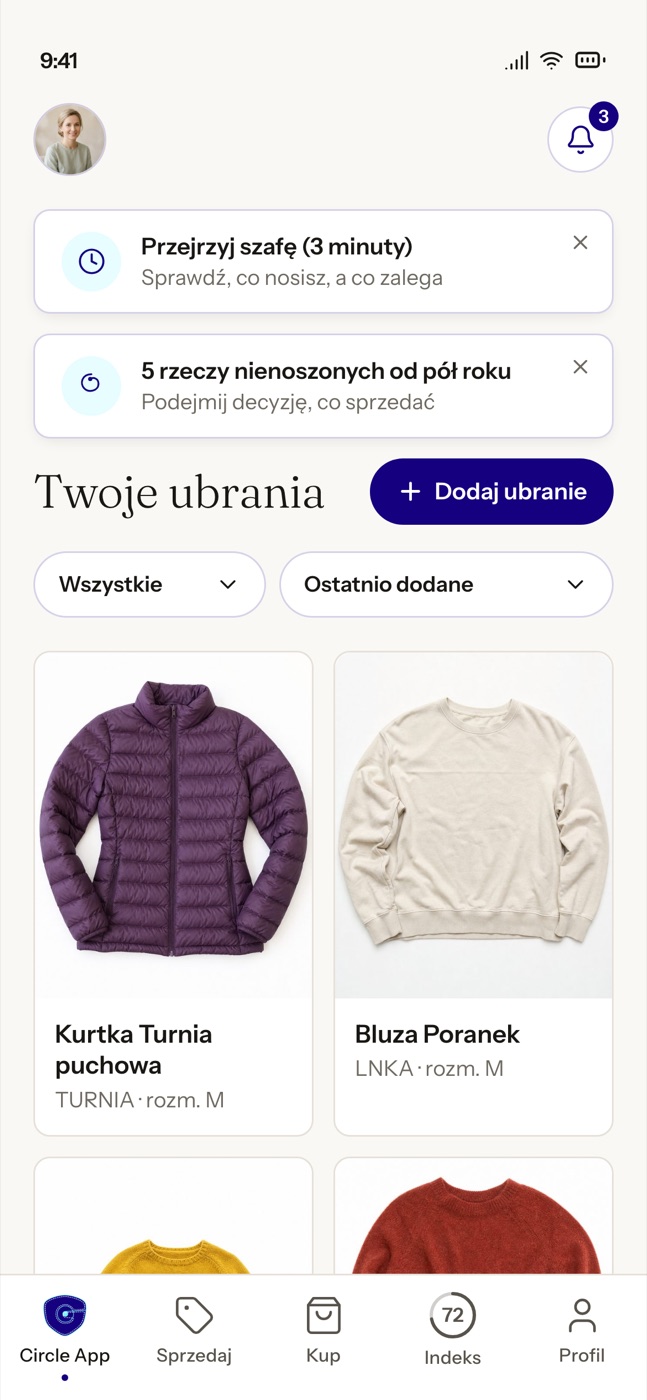 Ekran szafy w CircleApp: lista ubrań i podpowiedź, żeby przejrzeć szafę